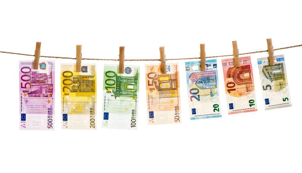 EUR / USD: Par opera estável próximo 1,1800