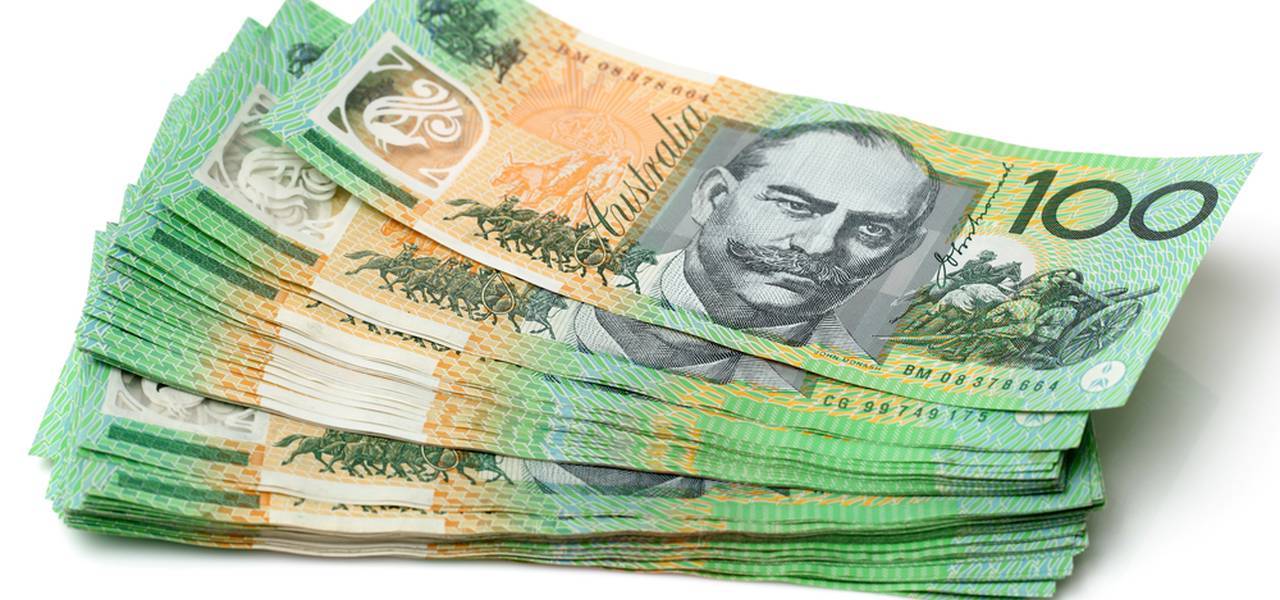 AUD/USD : climbs to three-week high as dollar continues to stay pressured.