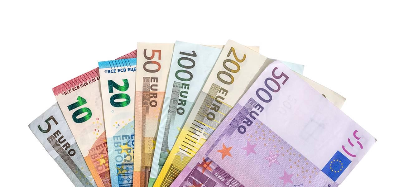 EUR/USD dropped below 1.16 amid little news yesterday