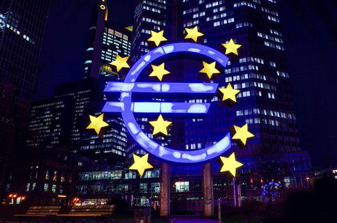 What Will Happen with the Euro? An Economic Perspective.